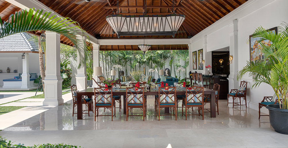 Villa Windu Asri - Dining table in grand living pavilion